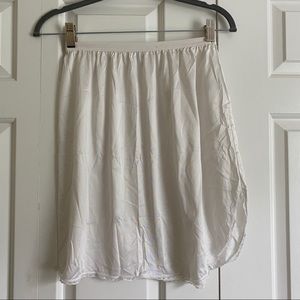 EUC Half Slip Vanity Fair Medium